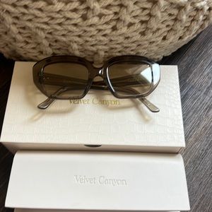Velvet Canyon Motel Musa Smoke Sunglasses